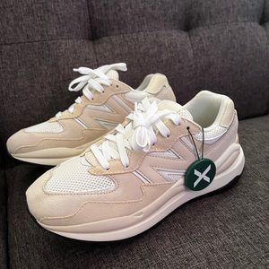 New Balance 57/40 (SIZE 7.5)